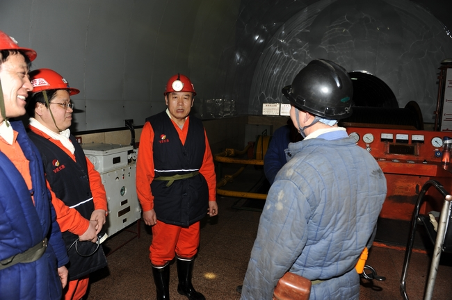 集团党委书记乔志猛到鹿洼煤矿慰问一线干部职工