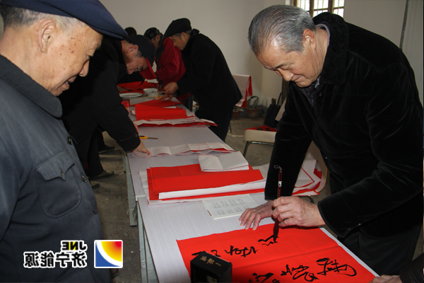 落陵盛源公司诚邀书法家为老职工送新春楹联