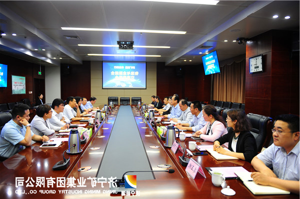 农业银行济宁分行行长罗秉环及省行公司部副总经理王琳琳一行到集团公司考察