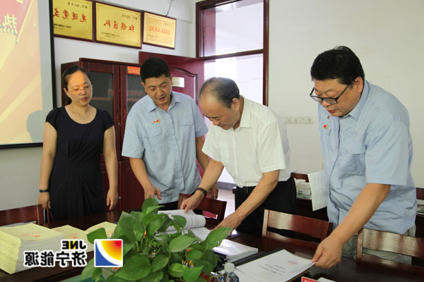 何锡明深入到义桥煤矿运输工区党支部调研指导过硬支部建设工作