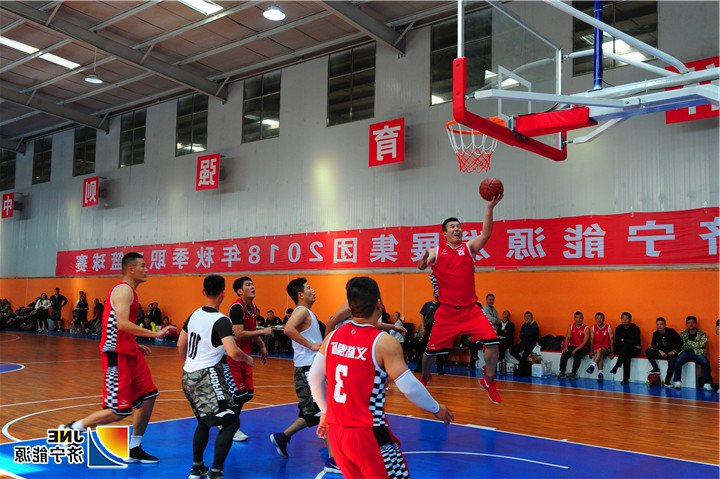 2018年10月13日，义桥煤矿篮球队斩获集团公司职工运动会篮球比赛七连冠。（董龙华）2.jpg