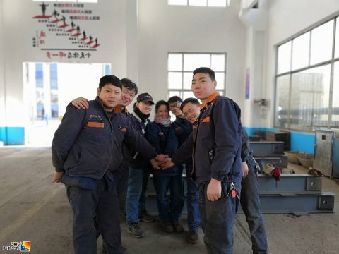 我们是携手同行的一家人