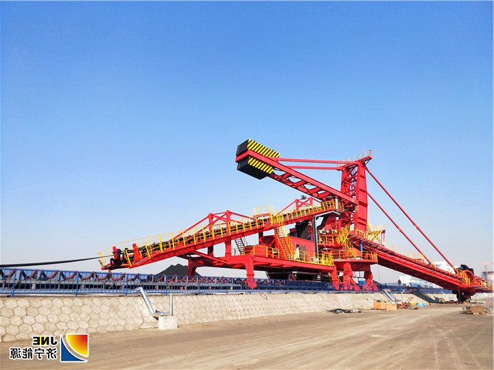 2019年1月23日，济矿物流公司2#储煤场堆取料机安装完成（李西宁）.jpg