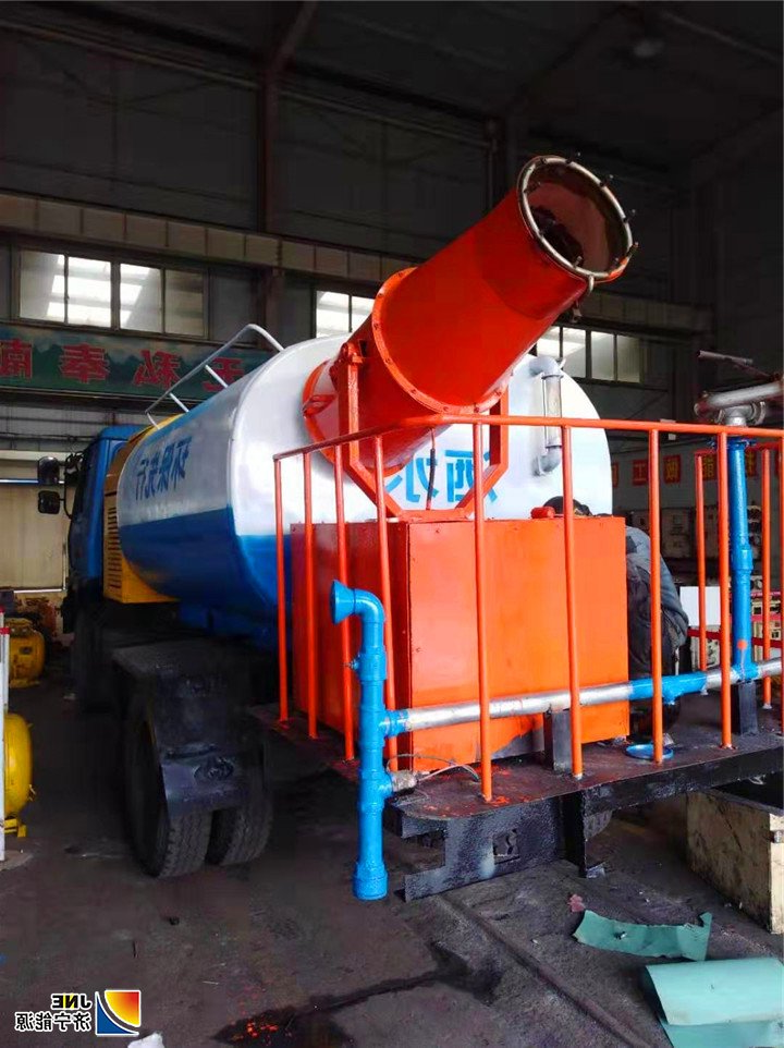 花园煤矿：2月26日花园煤矿自主维修洒水车省钱又省时（ 巩玉华）.jpg