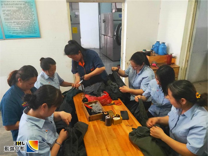 2019年6月19日，运河煤矿女工协管员“将安全缝到衣服里”(张弘）.jpg