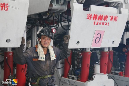 【发现榜样】不忘初心使命 练就过硬本领  --记2019年集团公司技能比武液压支架工状元王贤洲  