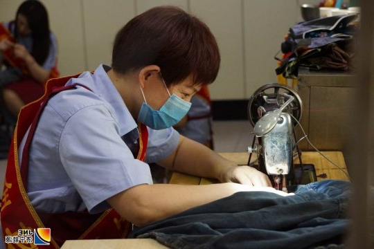 义桥煤矿开展“缝补衣物献真情 筑牢安全不放松”助力安全活动