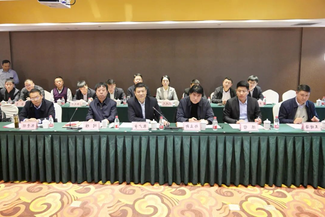 1606617108528533.jpg 济宁能源港航集团梁山钢铁物流加工基地建设项目签约仪式隆重举行7.jpg