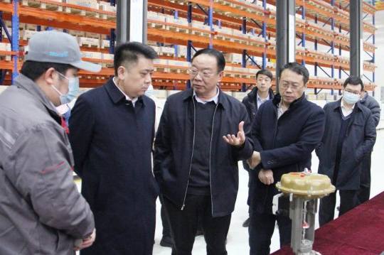 王吉文陪同兴业银行客人考察调研盛源公司项目贷工作