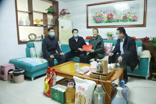 阳城煤电组织开展困难党员走访慰问活动