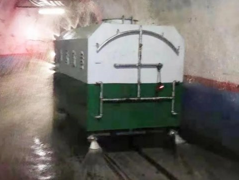 金桥煤矿：井下巷道洒水车投入使用