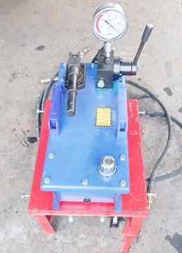 朱家峁煤矿：自制液压式皮带张紧装置使用效果好