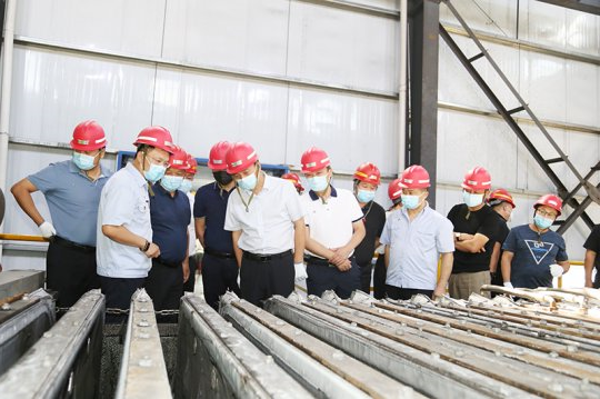 神木市委常委何树强带队到朱家峁煤矿考察煤泥深度脱水项目