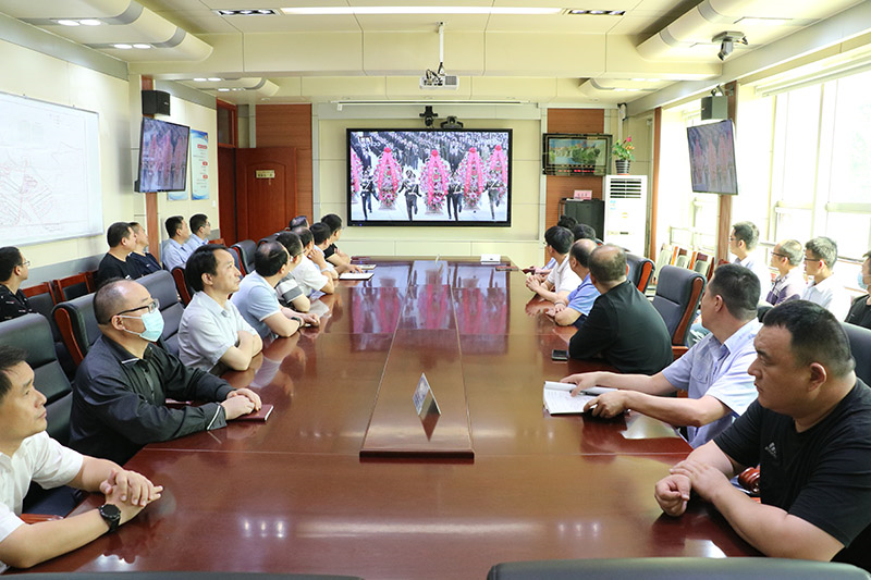 2021年9月30日，义桥煤矿组织收听收看“烈士纪念日”公祭烈士活动直播。（李平  摄） (2).jpg