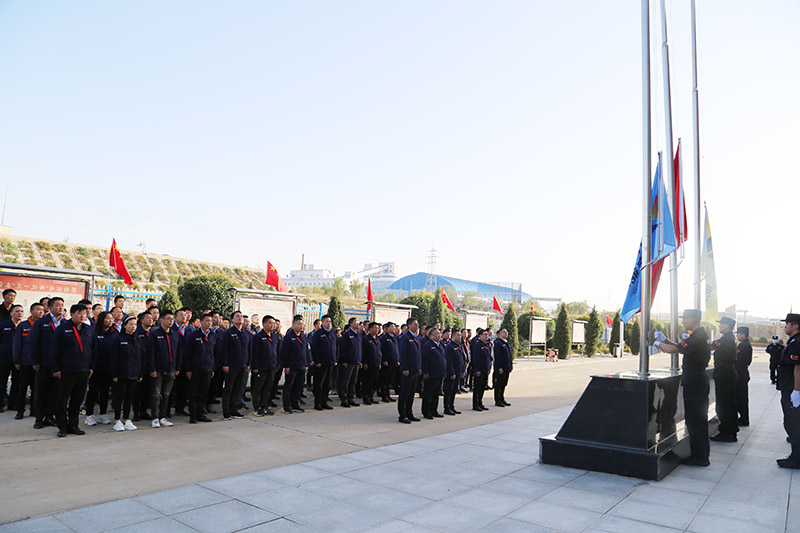 2021年10月1日朱家峁煤矿举行“庆国庆”升旗仪式（伍国辉摄） (2).jpg