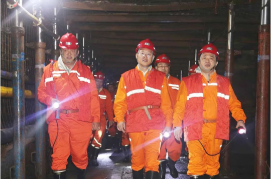 王崇景带队到朱家峁煤矿调研指导工作