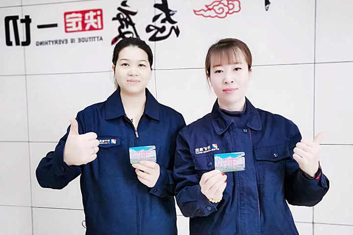 1673848133121983.jpg 小小亲情联系卡架起家企连心桥.jpg