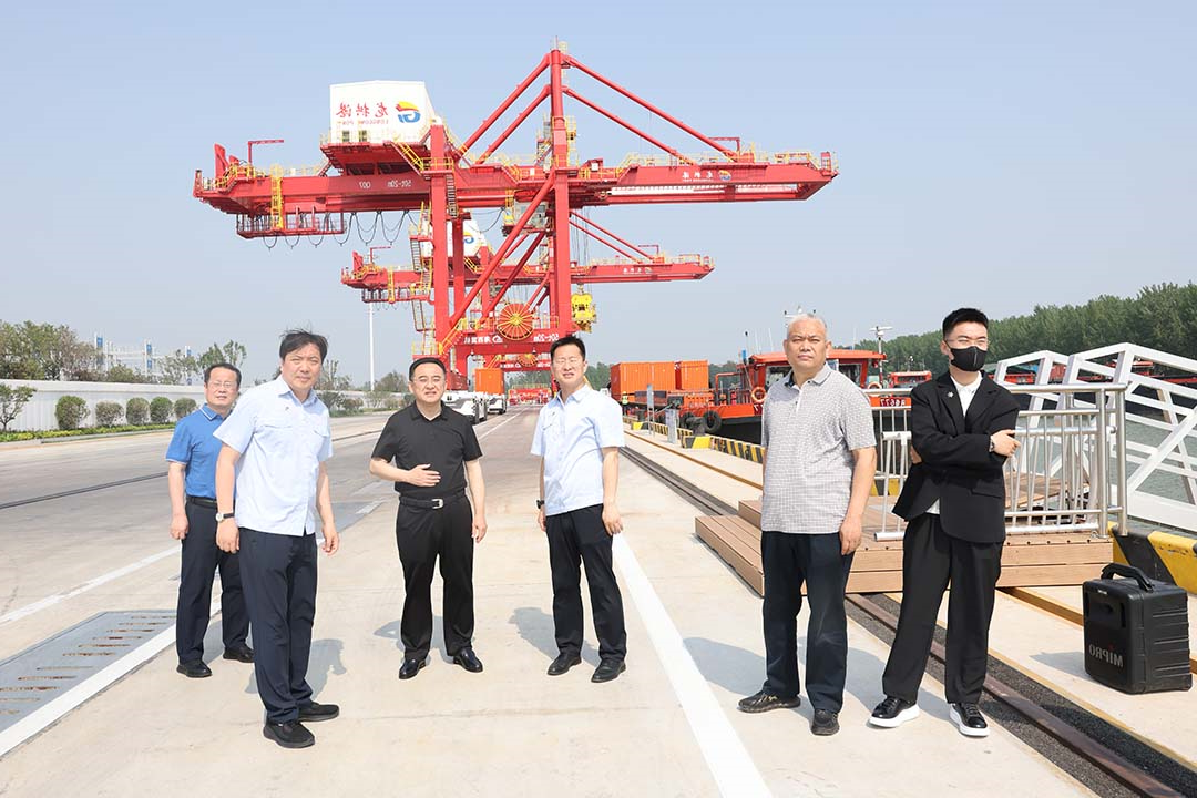 王宏伟到龙拱港督导工程项目进展情况.jpg