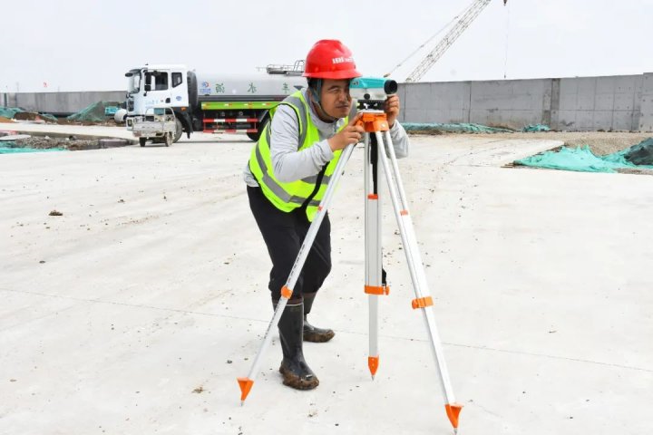 新老党员齐上阵，港建公司用行动践行党员本色