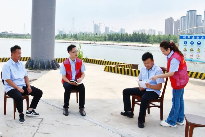 党员联系群众，港建公司构建“红色朋友圈”