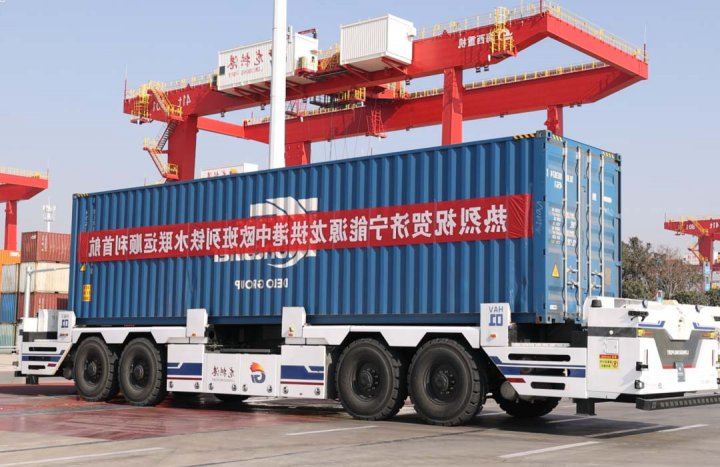 开启新篇章！龙拱港中欧班列铁水联运顺利首航