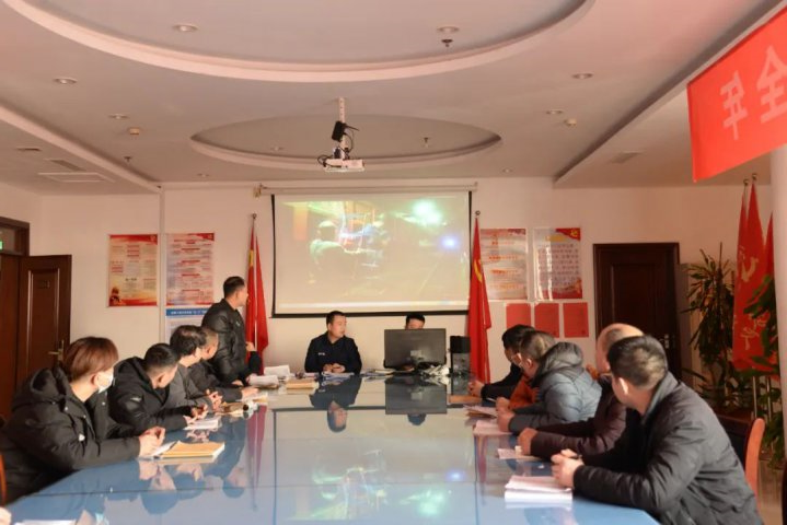 视频“纠“错 ，安居煤矿班前“小”会开出安全“大”文章