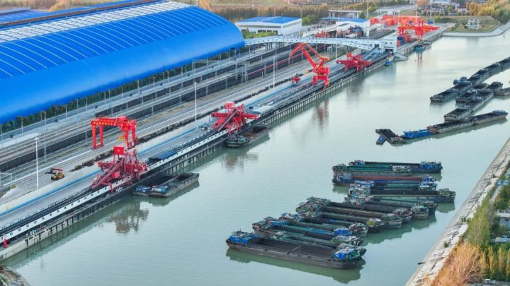 梁山港单日煤炭装船量再创新纪录