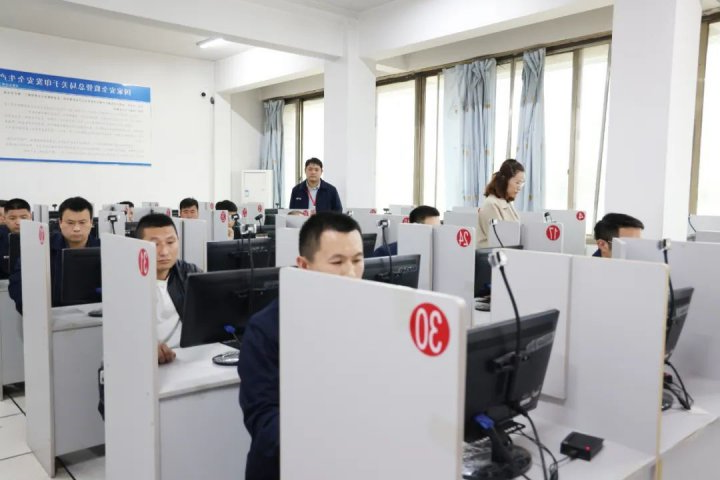 济宁能源集团掘进机司机技能比武活动圆满结束