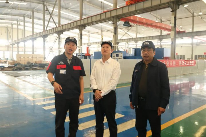 王崇景到精密制造产业园调研指导工作