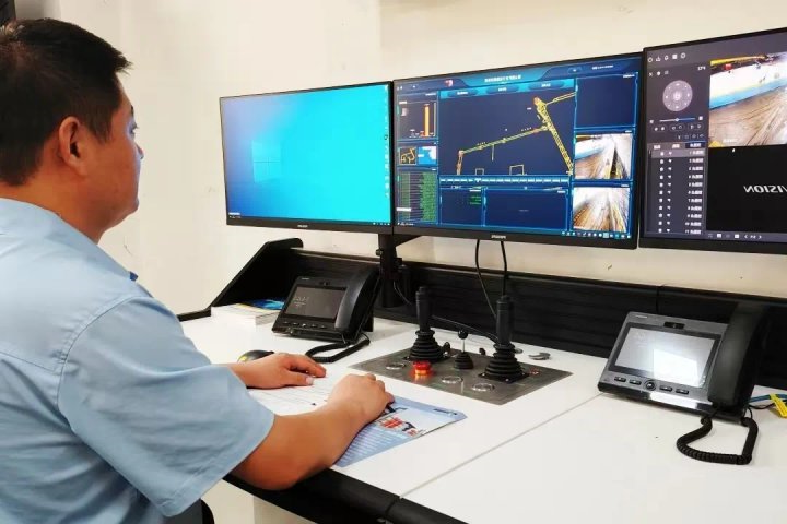 霄云煤矿电机车“无人驾驶”成功运行