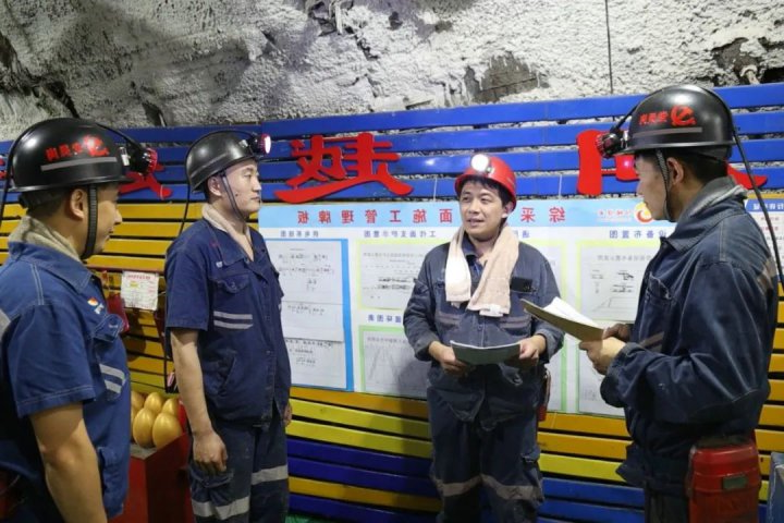 “奋进千亿中的基层优秀共产党员”先进事迹（4）