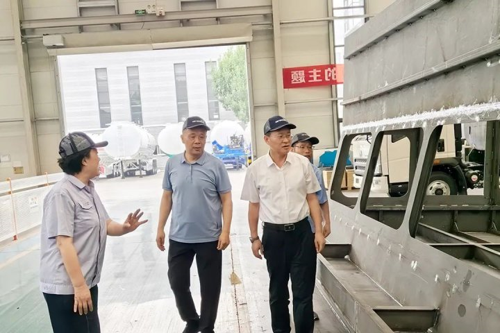 王崇景到曙岳车辆公司检查指导工作