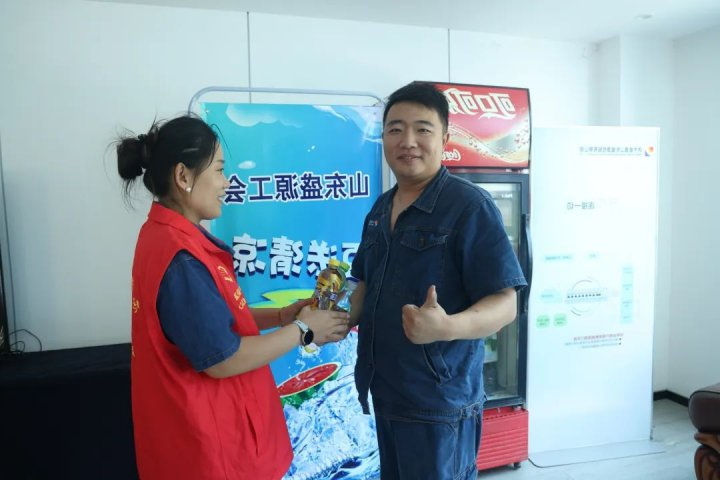 文明大家谈丨你来拿我来放，盛源公司“爱心冰柜”送清凉