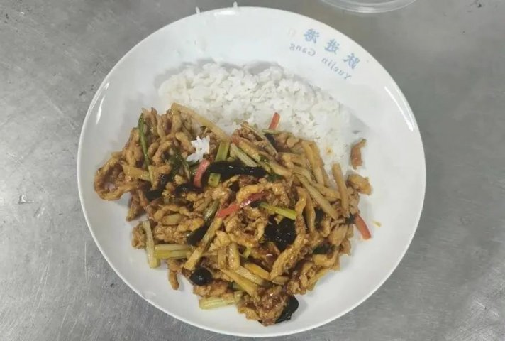 跃进港开启“悦食动力站”让员工尽享幸福“食”光