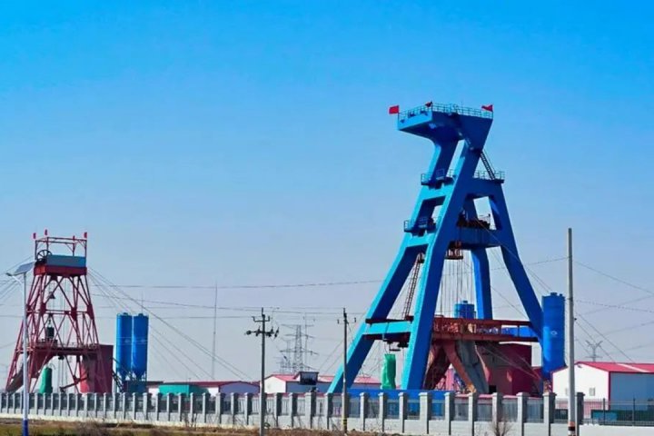 金桥煤矿二号井主立井井筒安全顺利落底