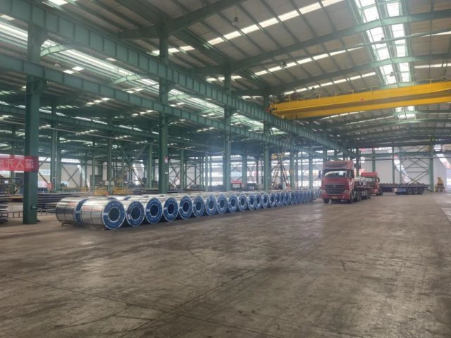 智慧新钢引河北武安热卷硅钢入库，深化打造鲁西南钢材仓储新标杆