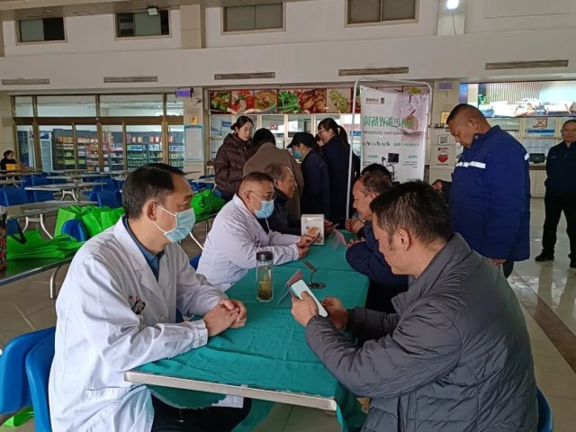 花园煤矿举办心肺复苏、流感预防讲座及义诊活动